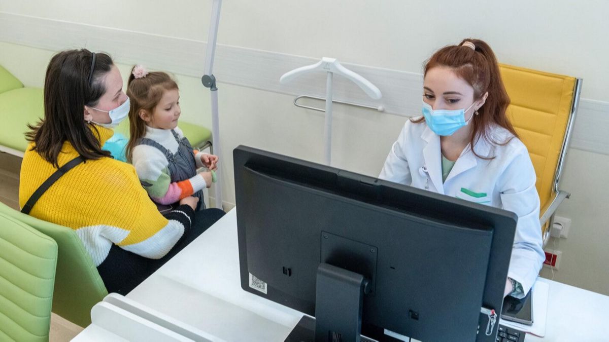 В 2022 году детские поликлиники Москвы перейдут на электронные медкарты
