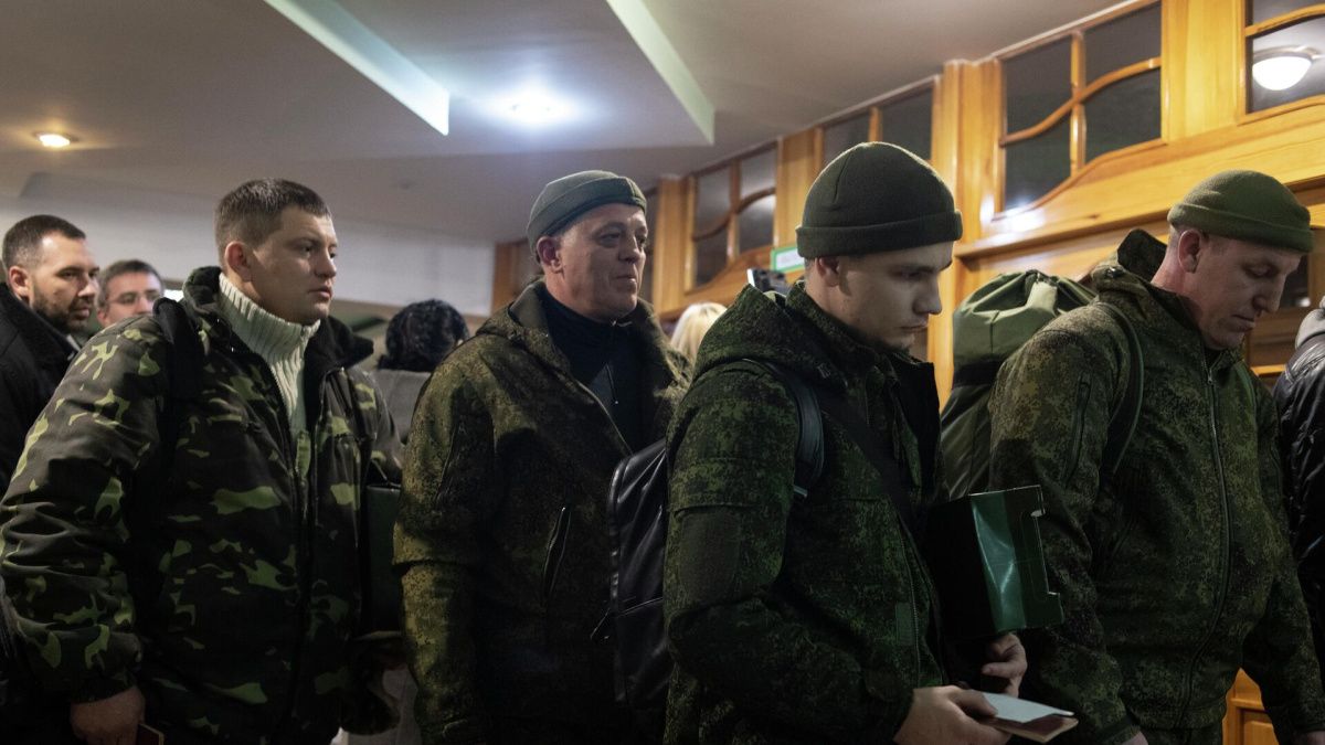 Родных мобилизованных попросили исключить из посылок алкоголь