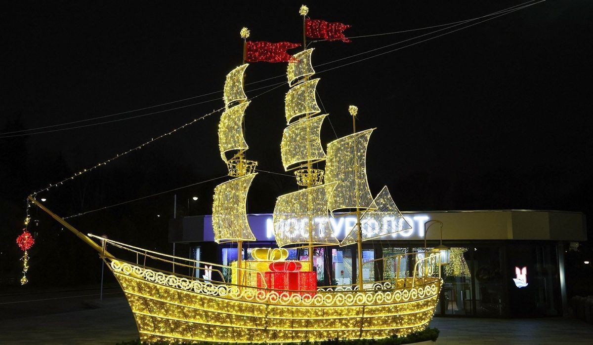 Фрегаты с подарками преобразили речные вокзалы Москвы