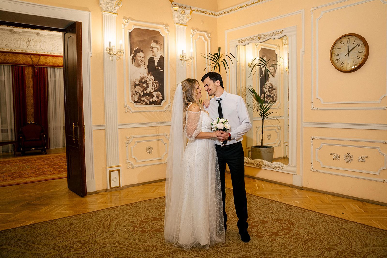 В Москве стартовал сезон ночных свадеб