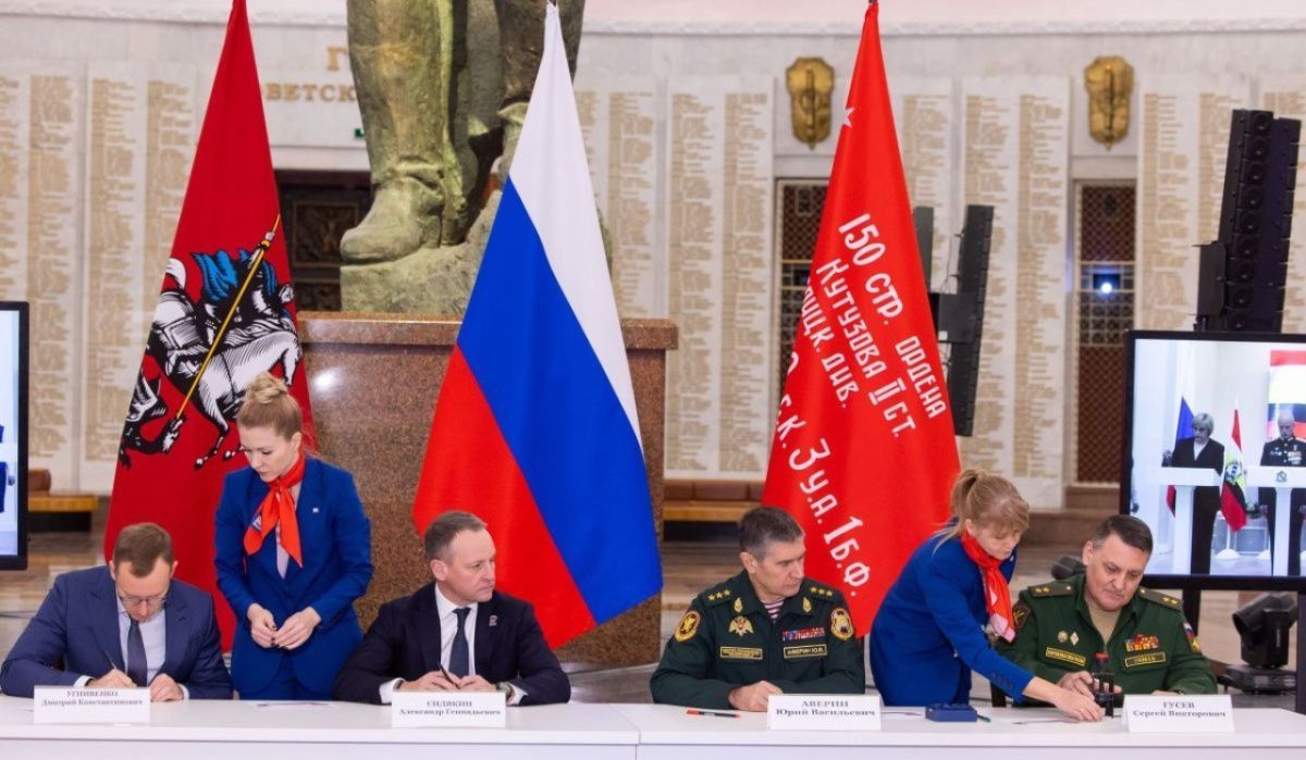 В Музее Победы погасили марки с портретами Героев России