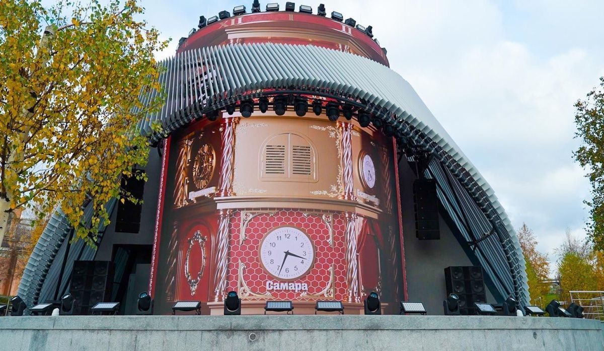 В парке "Зарядье" появились часы для всех часовых поясов России