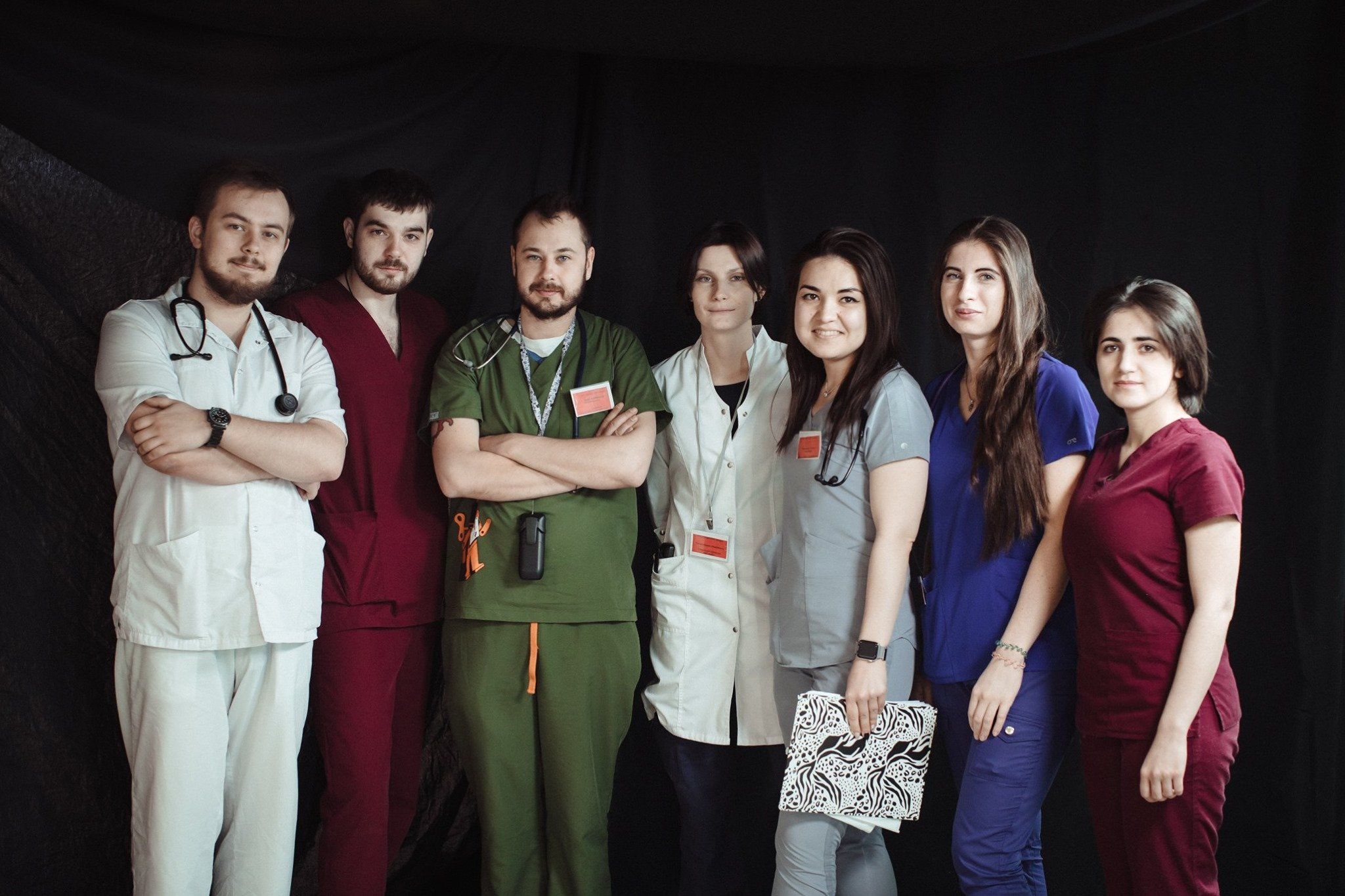 "Сверхлюди": опубликованы фото медиков-героев борющихся с эпидемией