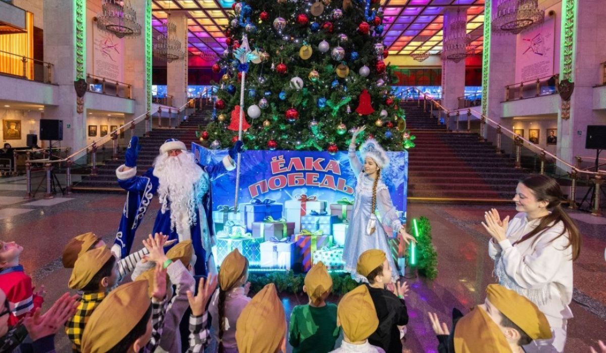 Тысячи детей посетили новогоднюю интерактивную программу в Музее Победы за два дня