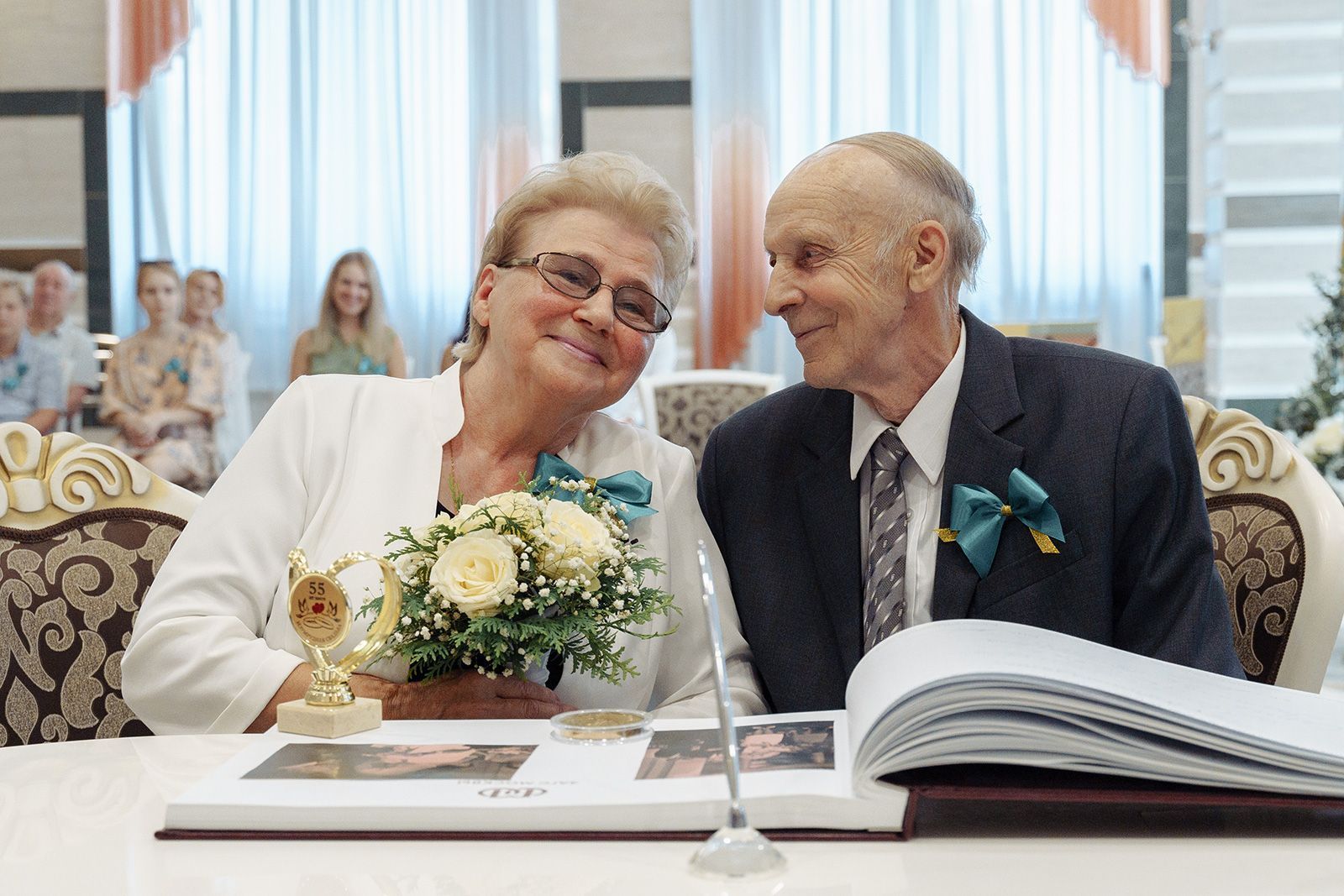 Московские дворцы бракосочетаний провели около трех тысяч торжественных церемоний для супругов-юбиляров