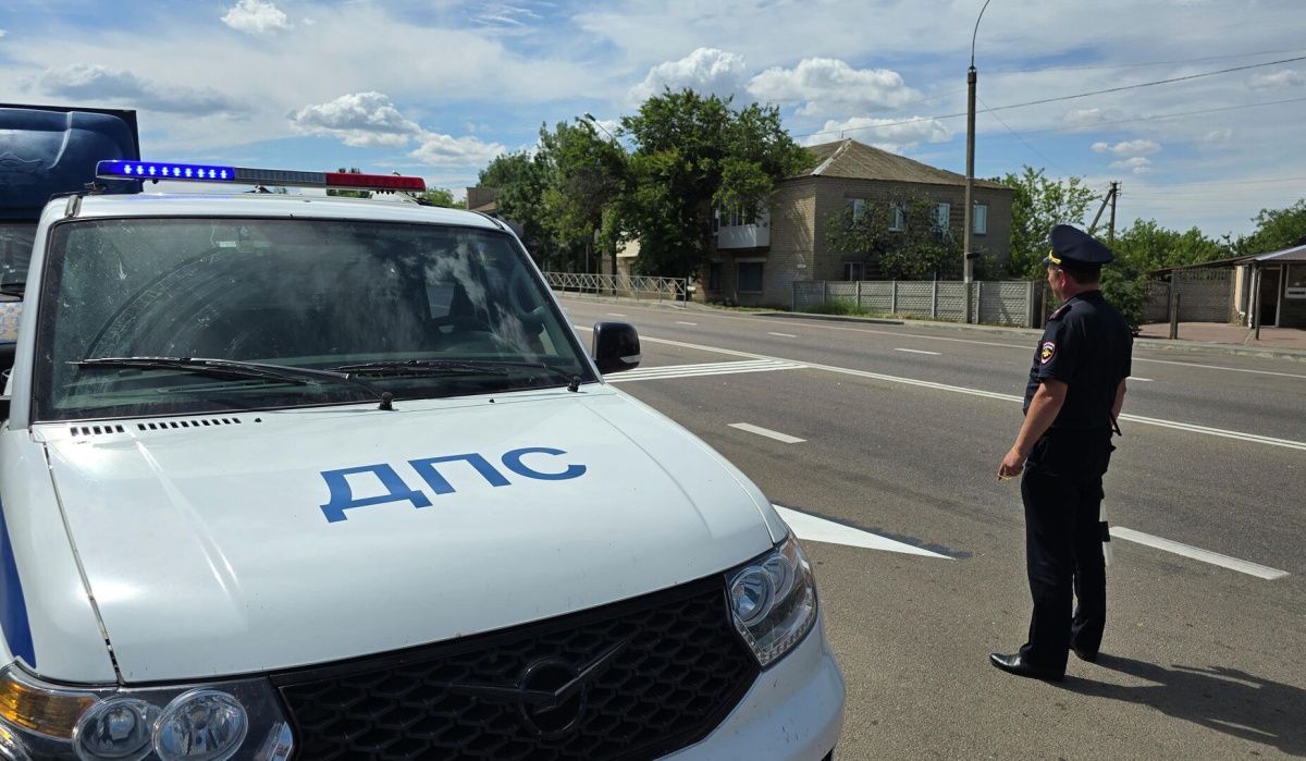 Автобус протаранил остановку в Санкт-Петербурге