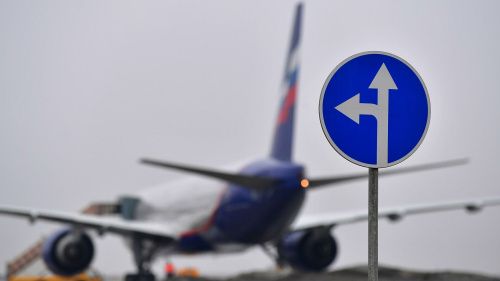 В аэропортах Москвы задержали или отменили более 180 рейсов
