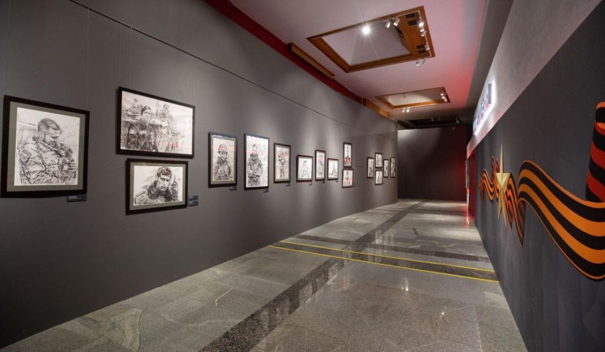 Графические портреты героев СВО дополнили выставку Музея Победы