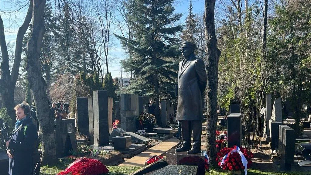В Москве открыли памятник Владимиру Жириновскому