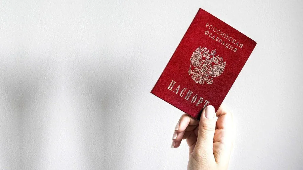 Российским чиновникам позволили ещё 1 год побыть с иностранным гражданством