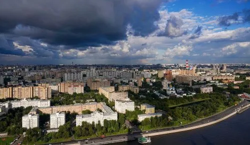В Москве в ближайшие часы гроза и сильный ветер: синоптики об ухудшении погоды