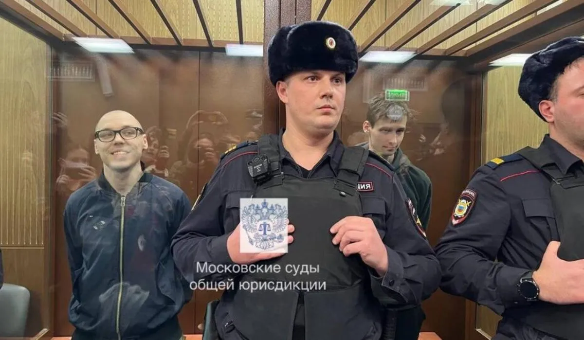 Суд Москвы дал приличные сроки тюрьмы "поэтам" за стихи, разжигающие ненависть