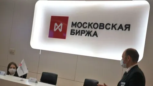 Московская биржа приостановила торги акциями