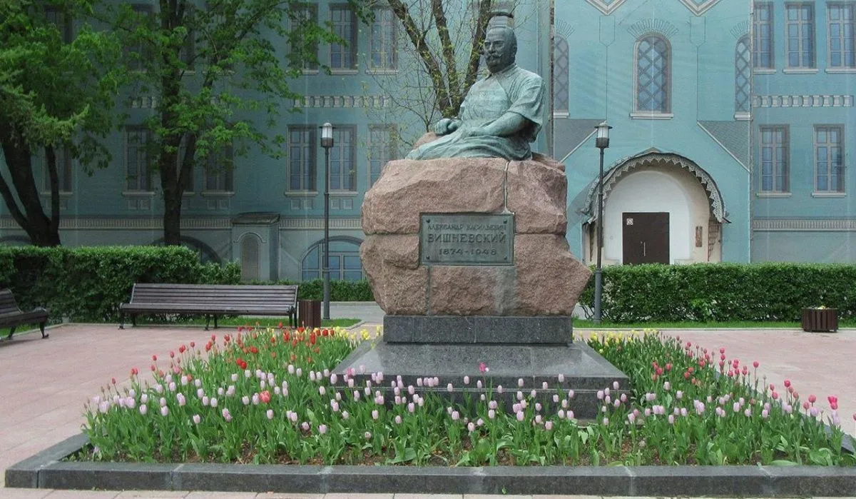 В Москве памятник выдающемуся хирургу Александру Вишневскому отреставрируют