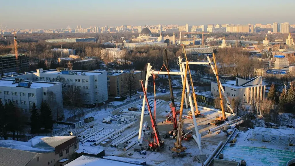 В Москве начался монтаж самого высокого в Европе колеса обозрения