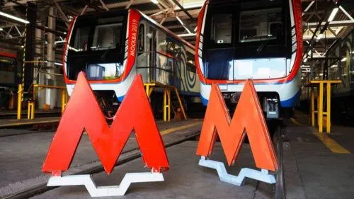 В Москве за час распродали старые буквы «М» со входов в метро