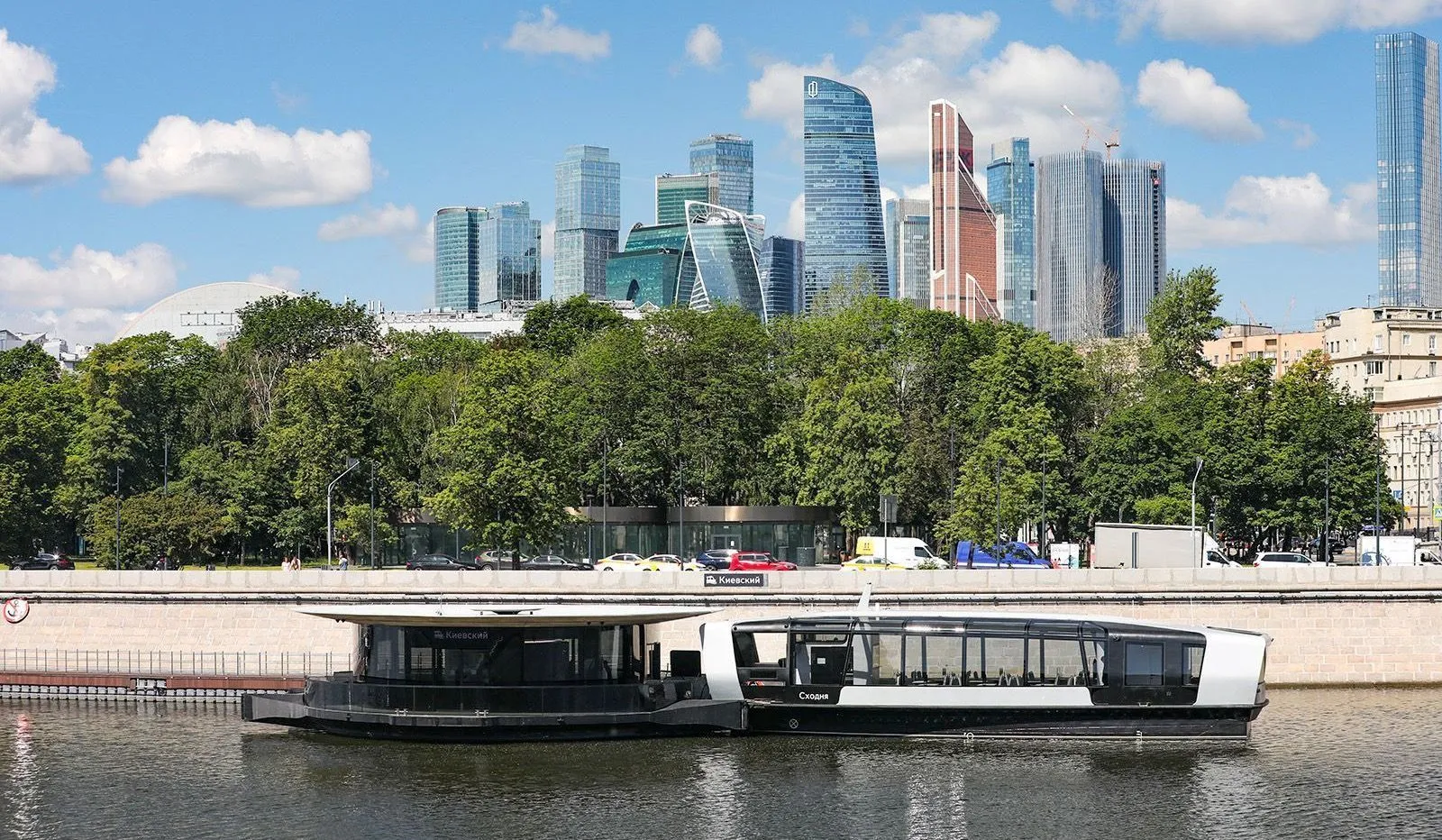 Четыре новых электросудна и пять плавучих причалов появится в акватории Москвы