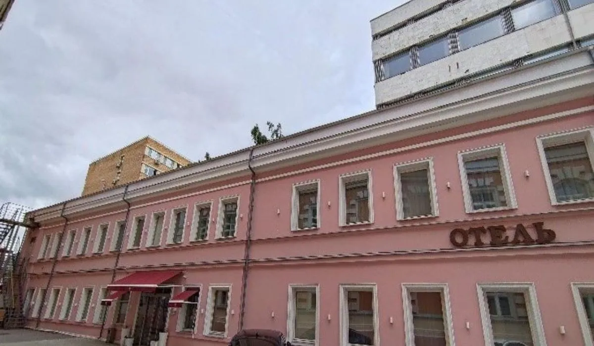 В Москве демонтировали незаконную мансарду