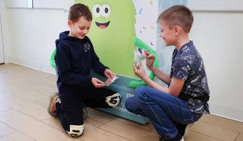В Москве придумали способ, как заманить детей на осмотр к врачу