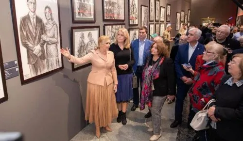 Портреты героев СВО представили на выставке в Музее Победы