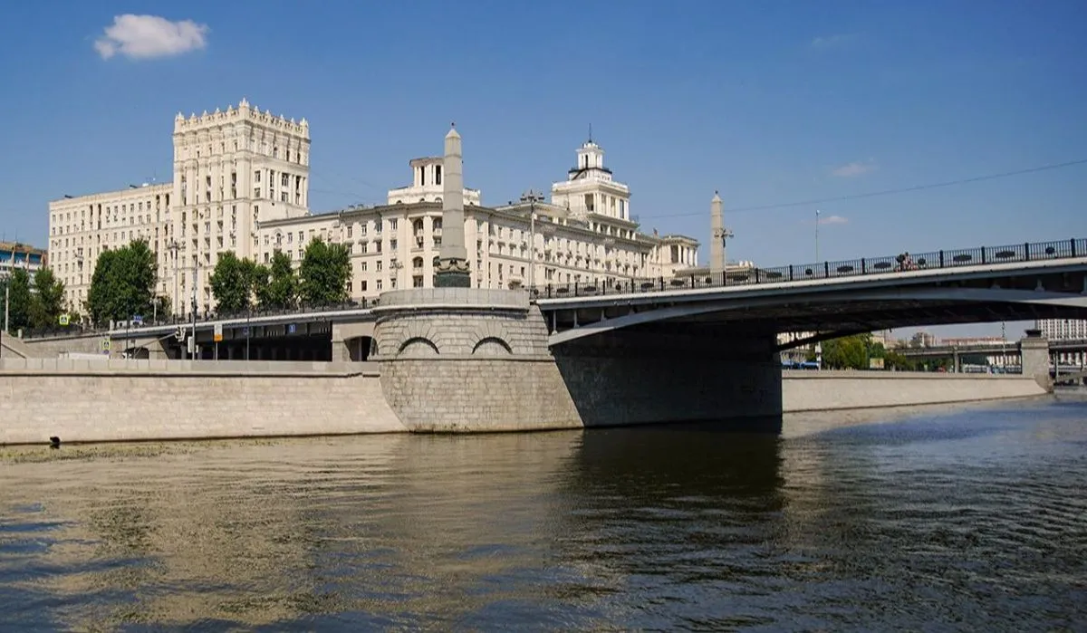 В Москве между «Музеоном» и «Красным Октябрем» построят пешеходный мост