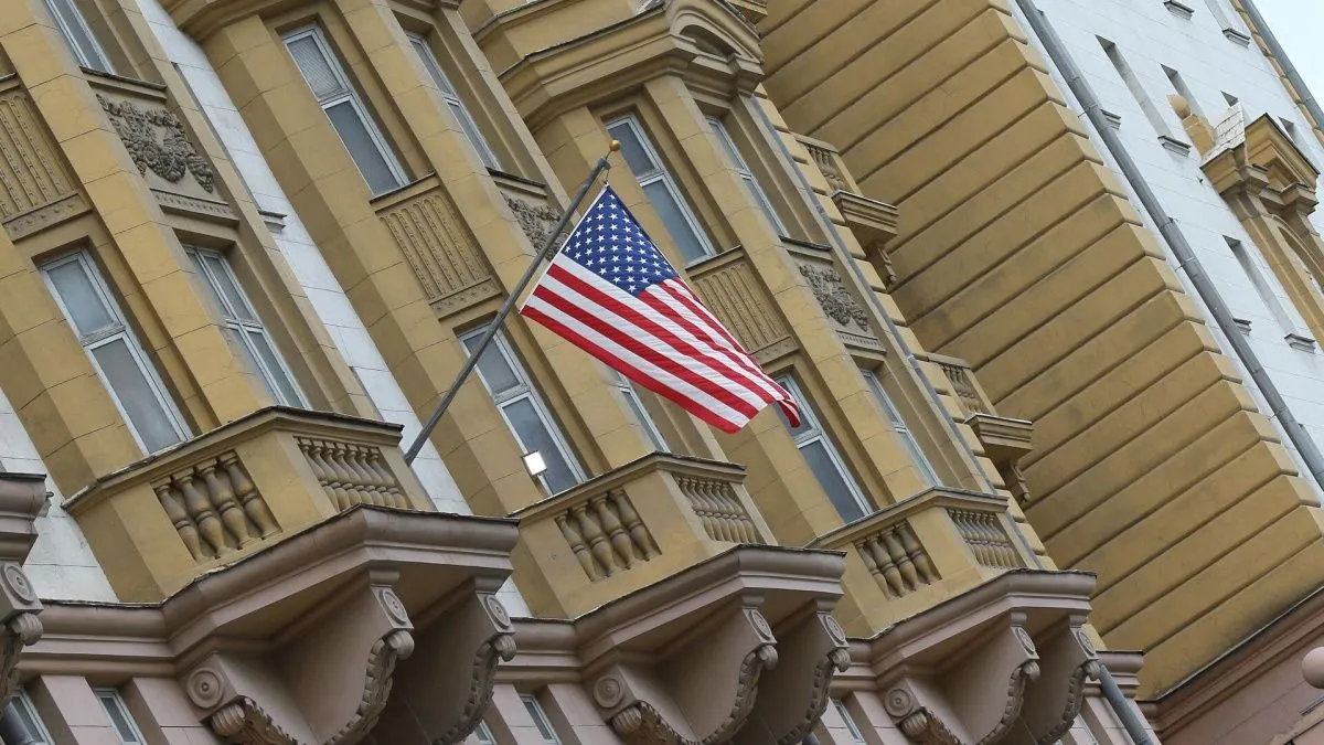 США обходят запреты по работе посольства в Москве